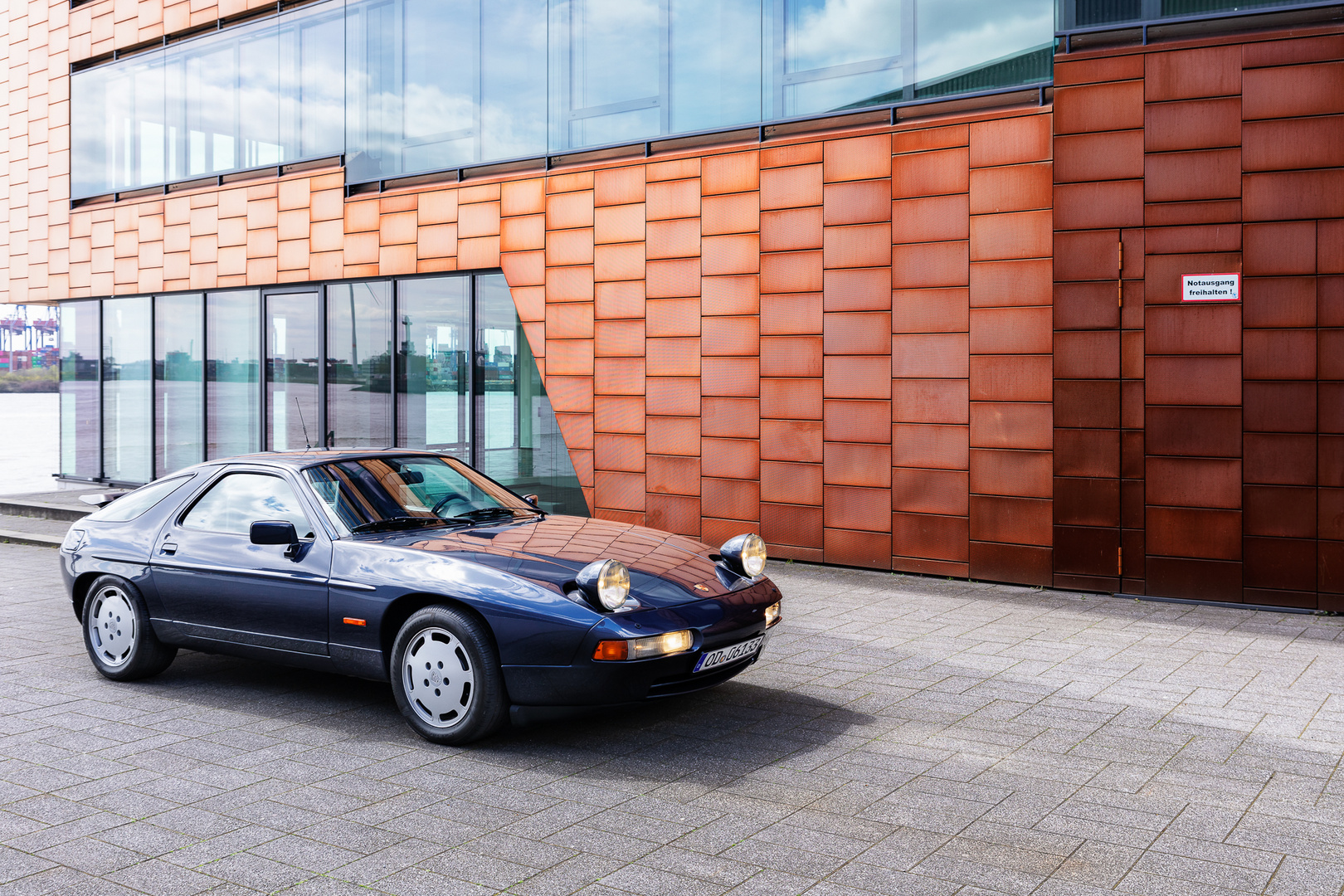 Porsche 928 S4 #12