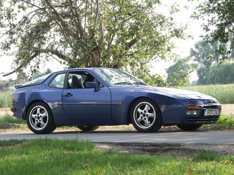 Porsche 944 S2