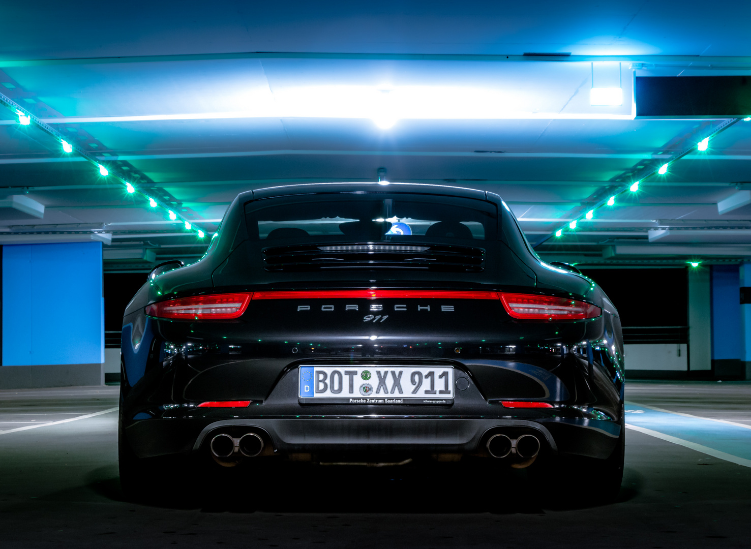 Porsche 991.1 im Parkhaus bei Nacht