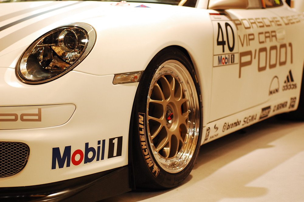 Porsche auf dem SIGMA Stand während der Photokina