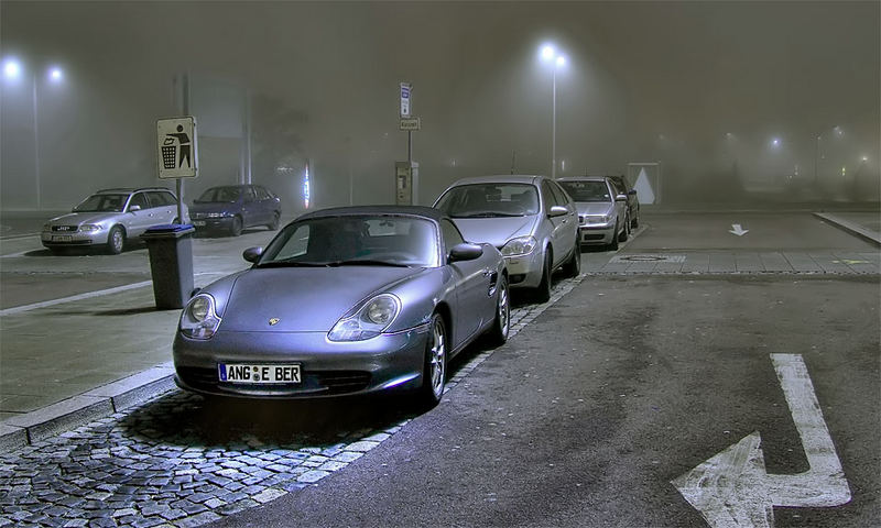 Porsche im Nebel