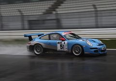 Porsche im Regen