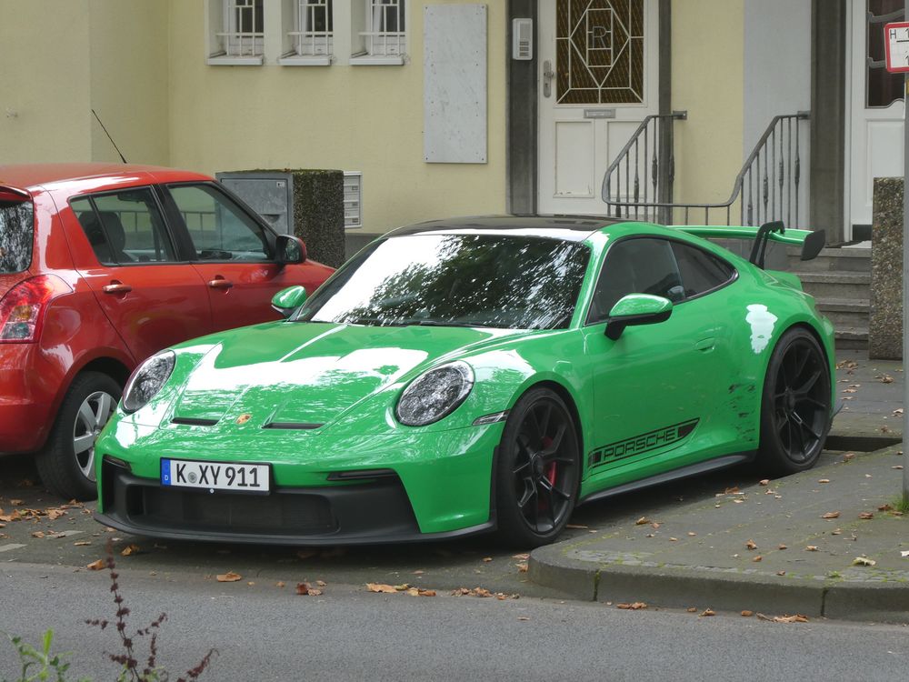 Porsche in green ...