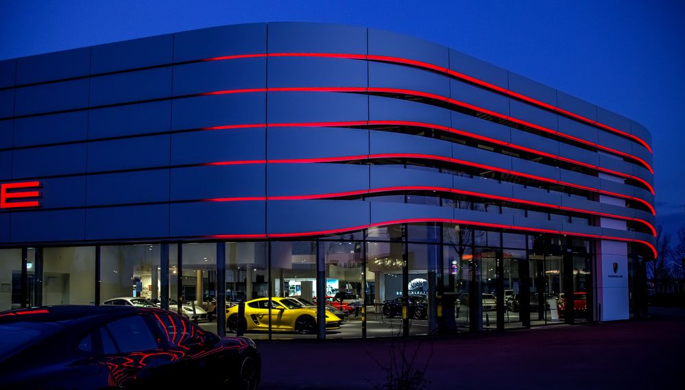 Porsche mit Spiegelung