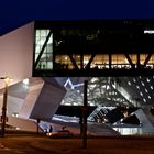 Porsche-Museum bei Nacht