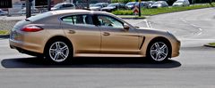 - Porsche Panamera -