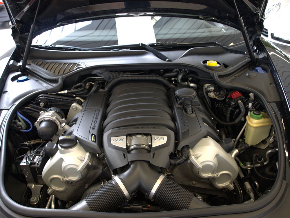 Porsche Panamera Motor , V8 mit 4.8L,irgendwas mit 400PS