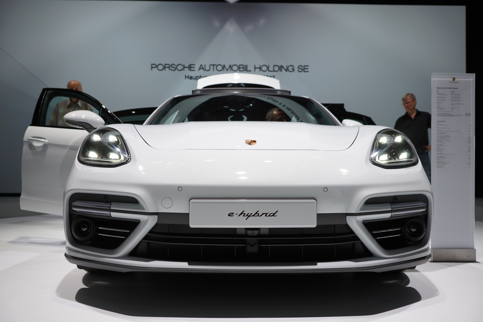 Porsche Panamera Turbo S-Hybrid, Frontside