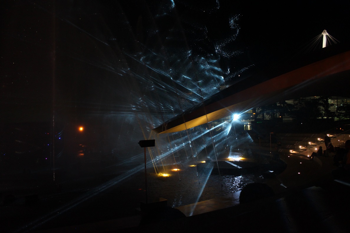 Porsche-Pavillon im Laserlicht 2013