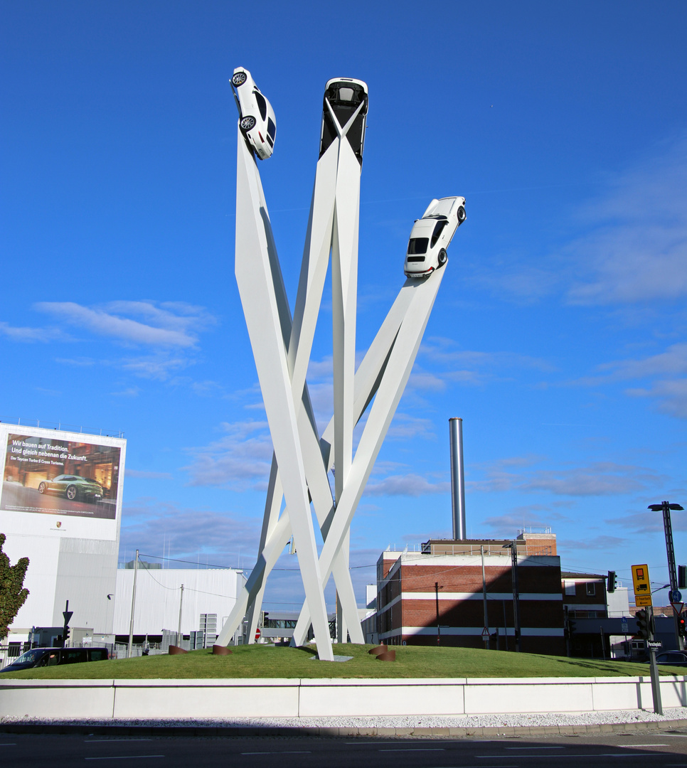 Porsche Skulptur in Zuffenhausen