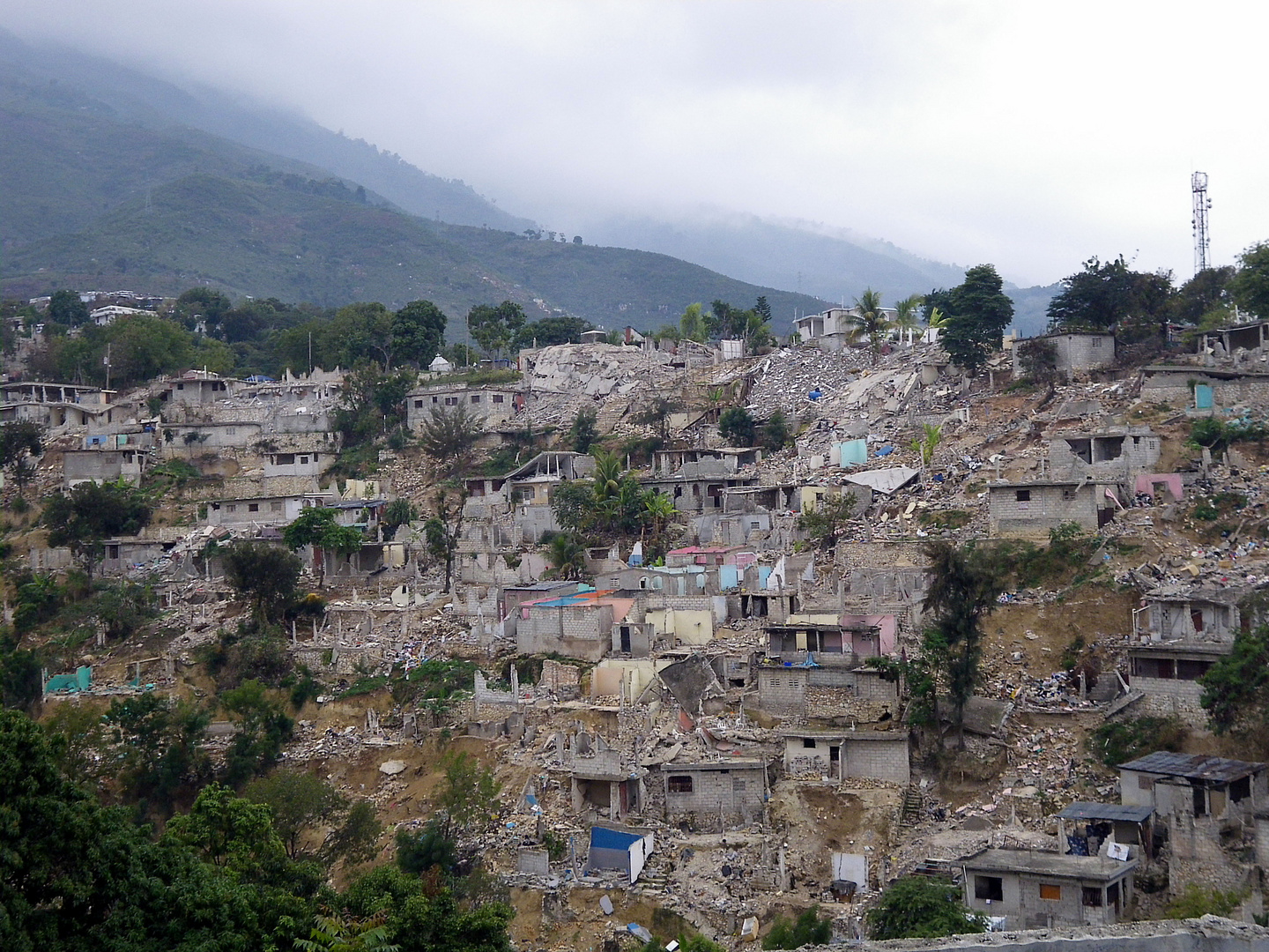 Port au Prince 8 Wochen nach dem grossen Beben 2