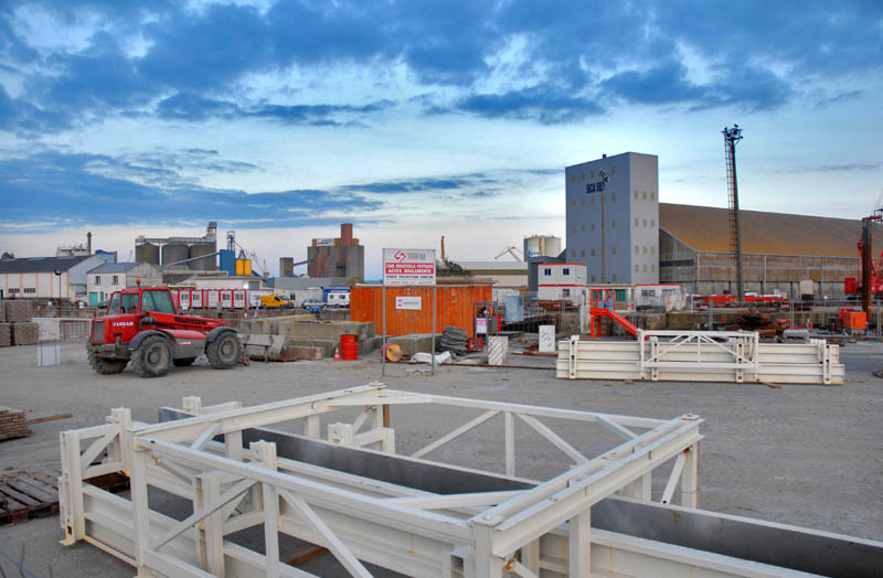 port de commerce en travaux