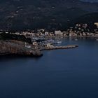 Port de Soller in der Dämmerung