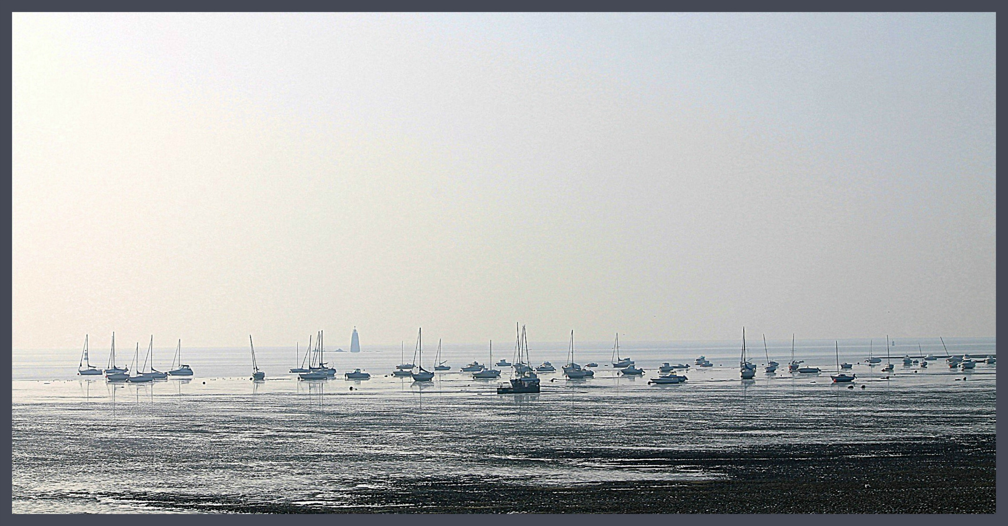 Port d'échouage dans la brume