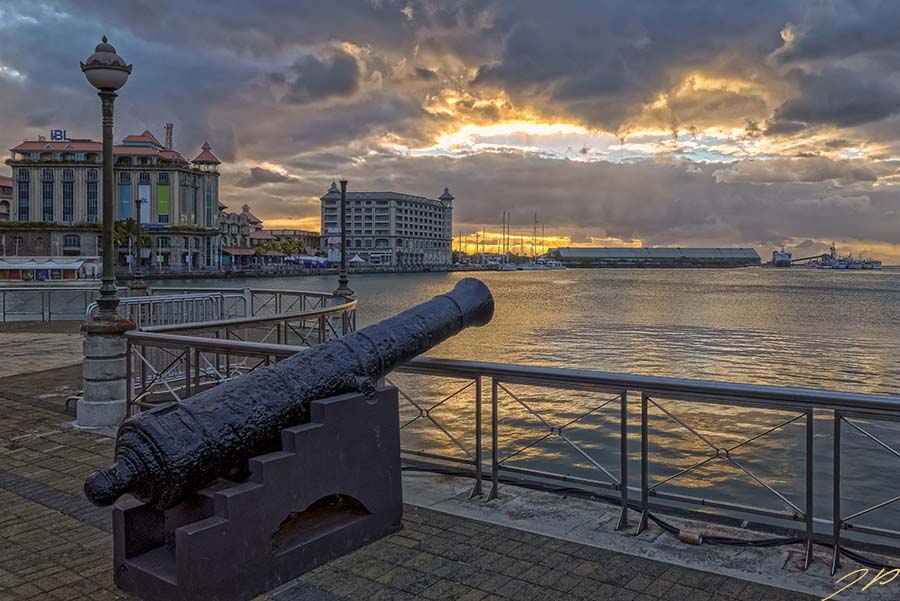 Port Louis bei Sonnenuntergang