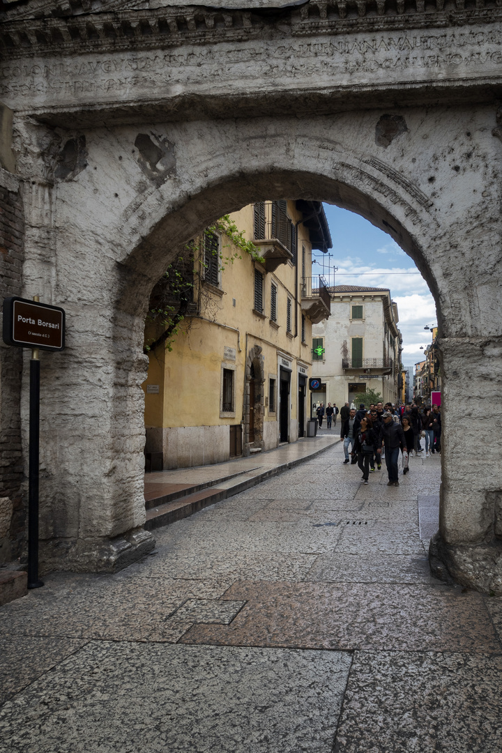 Porta Borsari, Verona