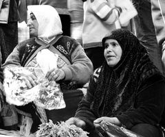 Porta di Damasco: venditrici ambulanti di verdura