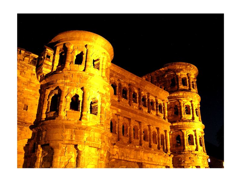 Porta nigra bei Nacht