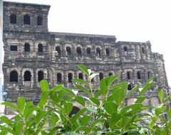 Porta Nigra im Grünen