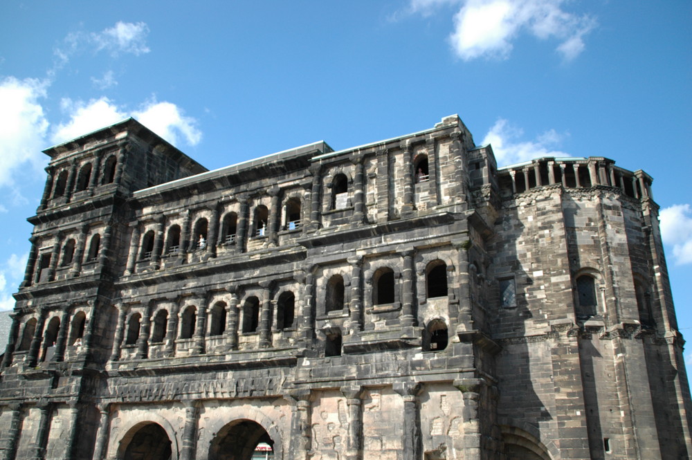 Porta Nigra im Sommer