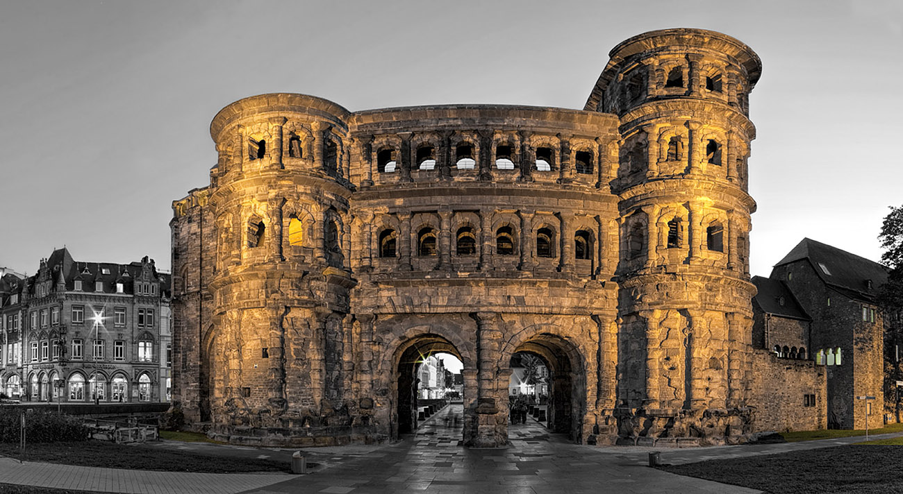 Porta Nigra schwarz-weiss coloriert