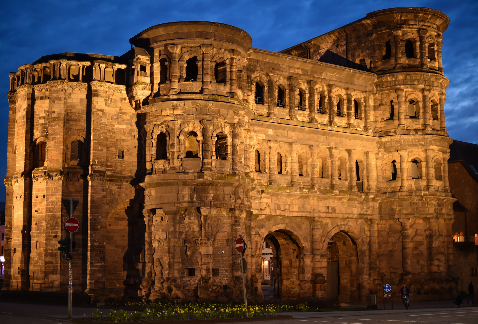 Porta Nigra zur Blauen Stunde