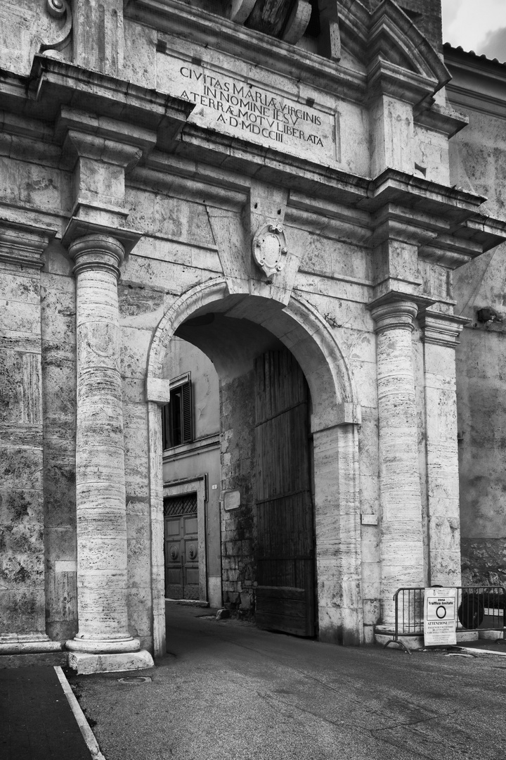 Porta Romana, Amelia