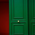 porta verde e interno rosso
