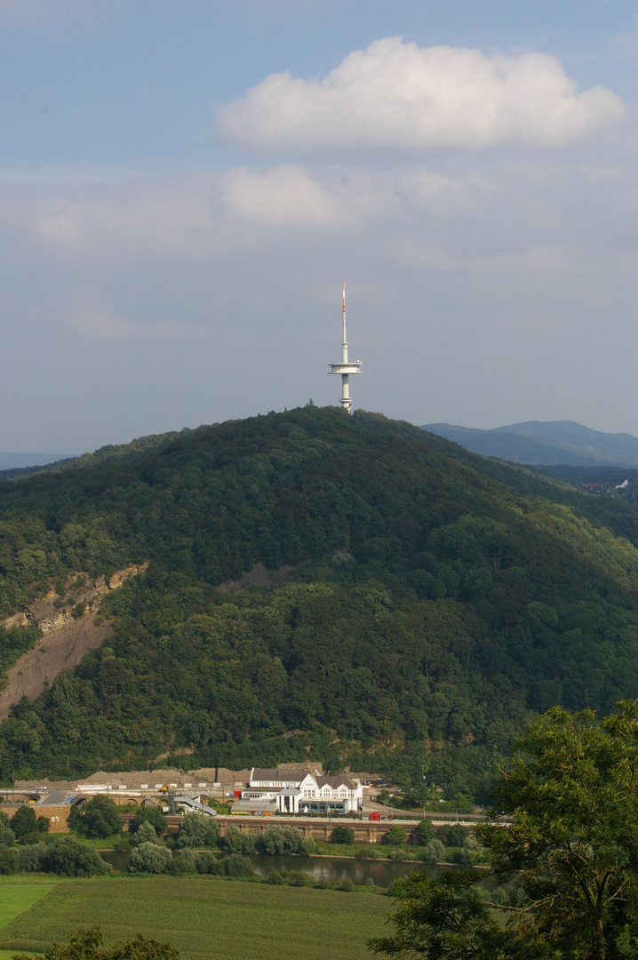 Porta Westfalica - Fernsehturm und Bahnhof