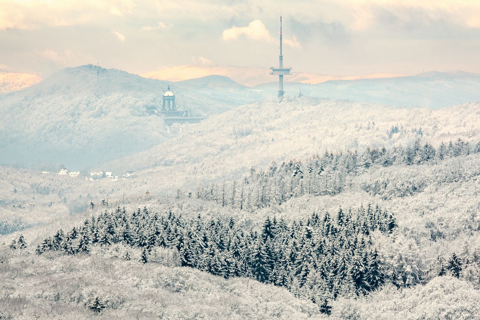 Porta Westfalica im Schnee