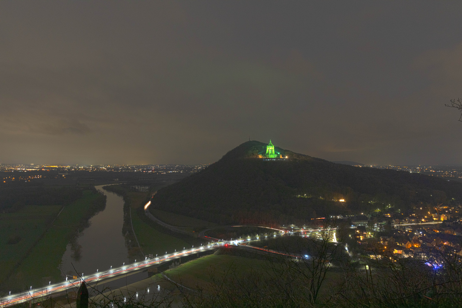 Porta Westfalica liegt dem Kaiser zu Füßen