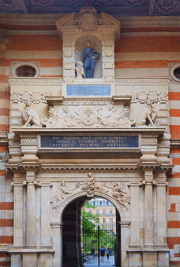  Portail de Nicolas Bachelier  -  Cour Henri IV du Capitole de Toulouse 