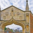 Portail d’entrée à Madingley Hall  --   Eingangstor in Madingley Hall