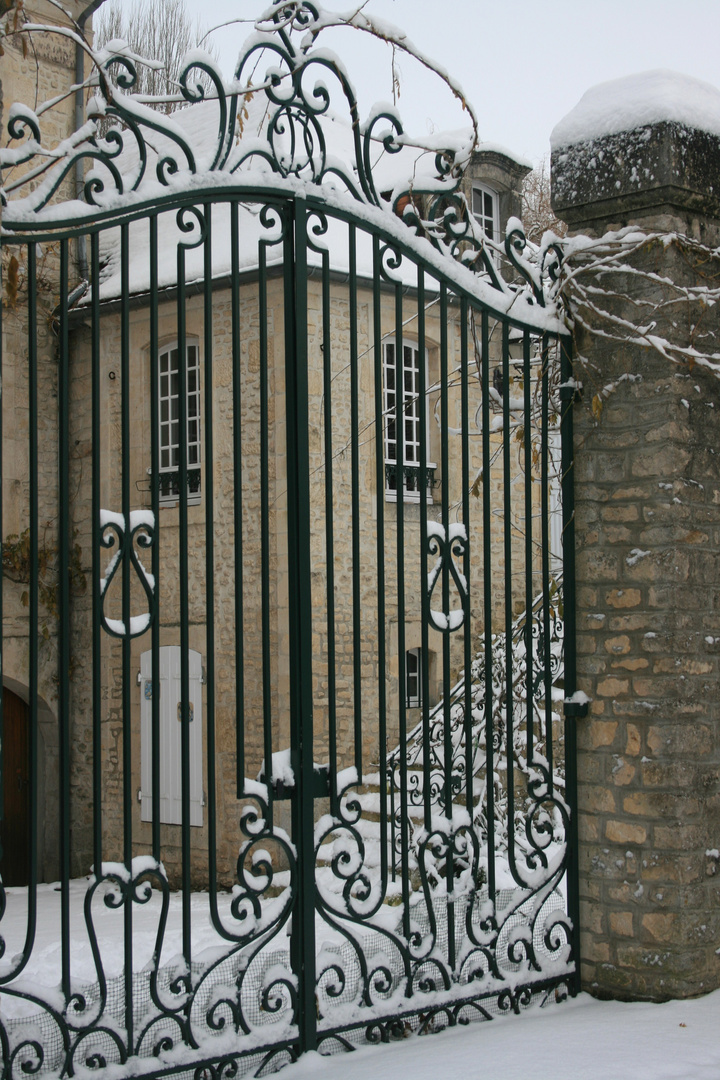 portail sculpté de neige