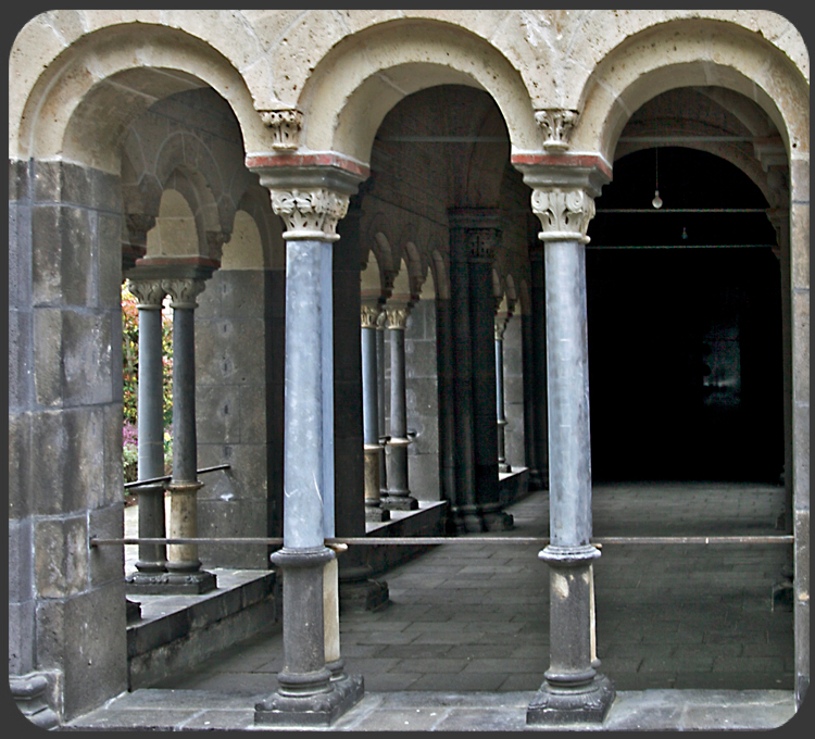 Portal-Arkaden Klosterkirche Maria Laach