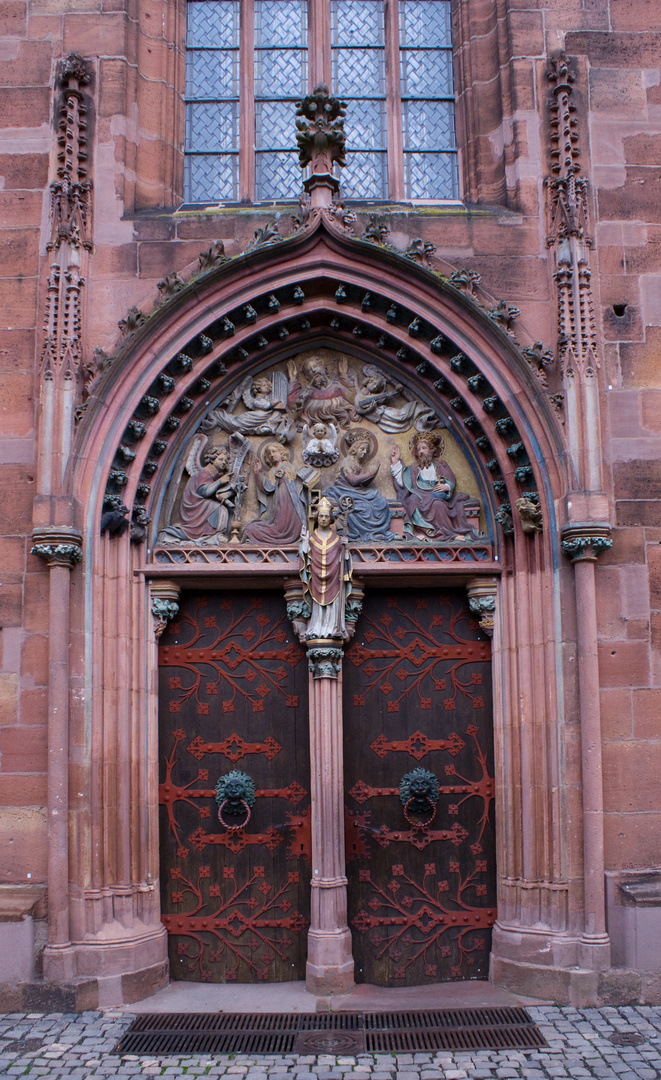 Portal der Basilika St. Valentin in Kiedrich