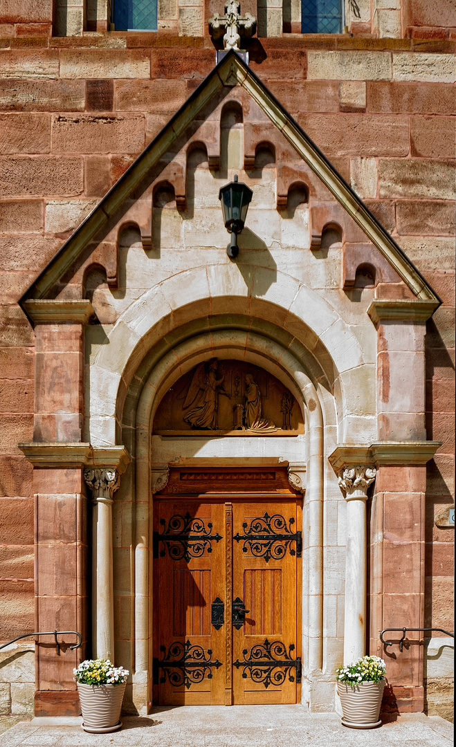 Portal der Kirche „Mariä Verkündigung“ in Germershausen