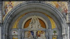 Portal der Rosenkranz-Basilika