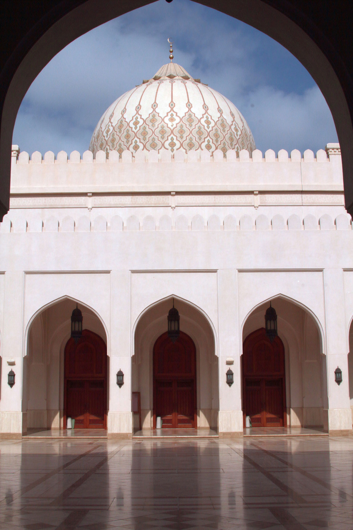 Portal der Sultan-Qaboos-Moschee in Salala