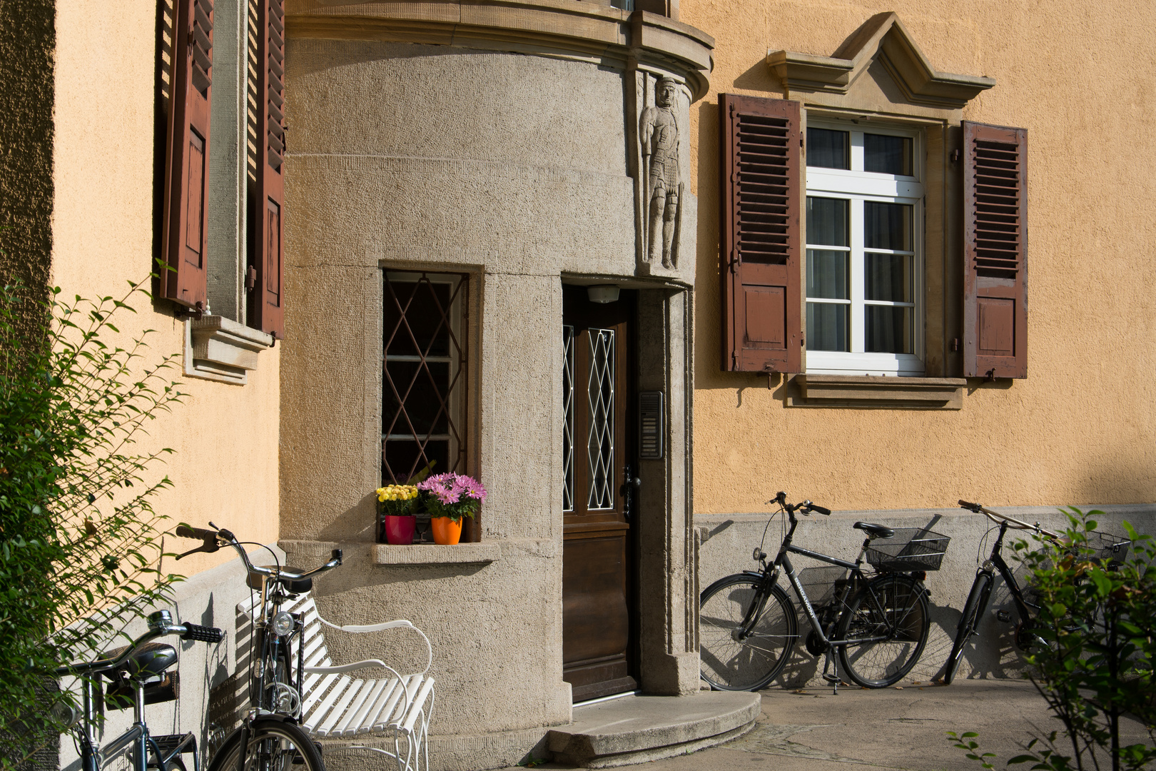 Portal des Beamtenwohnhauses Augustusstraße/Am Römerlager in Mainz