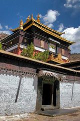 Portal into the Tashilhunpo Monastery