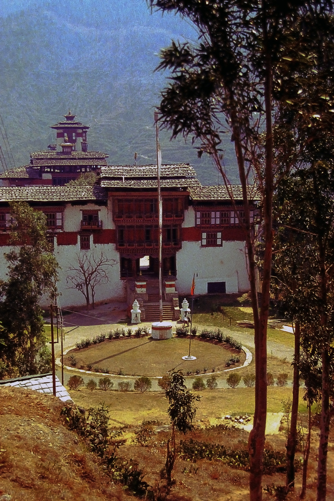 Portal to the Wangdue Phodrang dzong and monastery