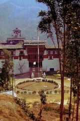 Portal to the Wangdue Phodrang dzong and monastery