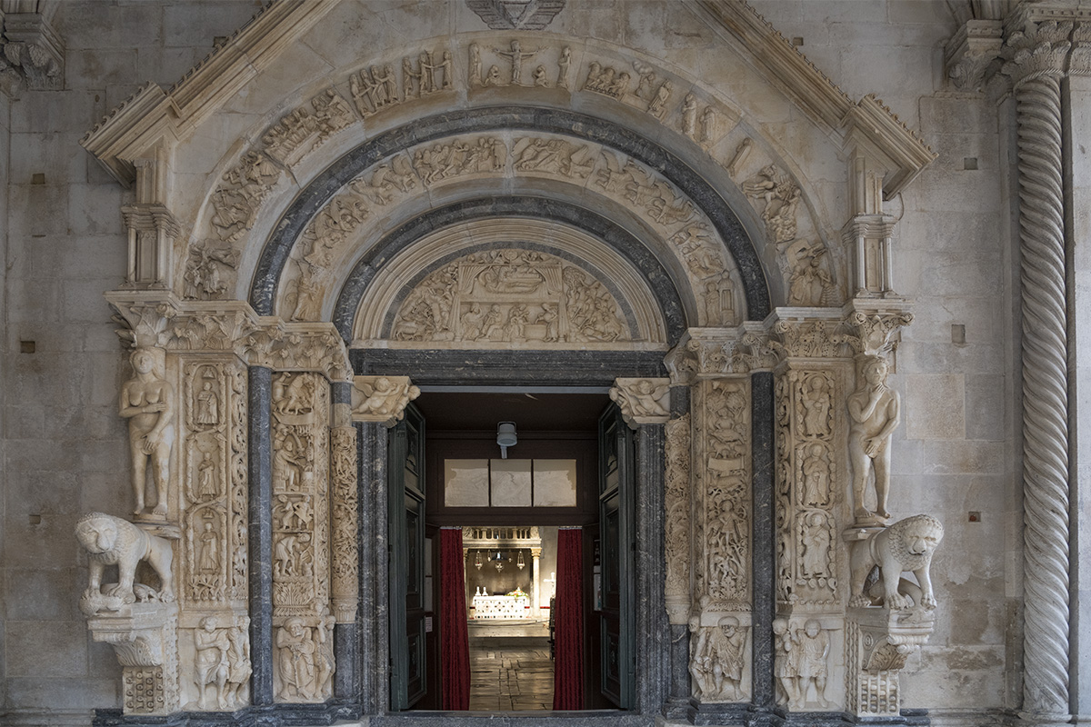 Portal von Katedrala Sveti Lovro in Trogir