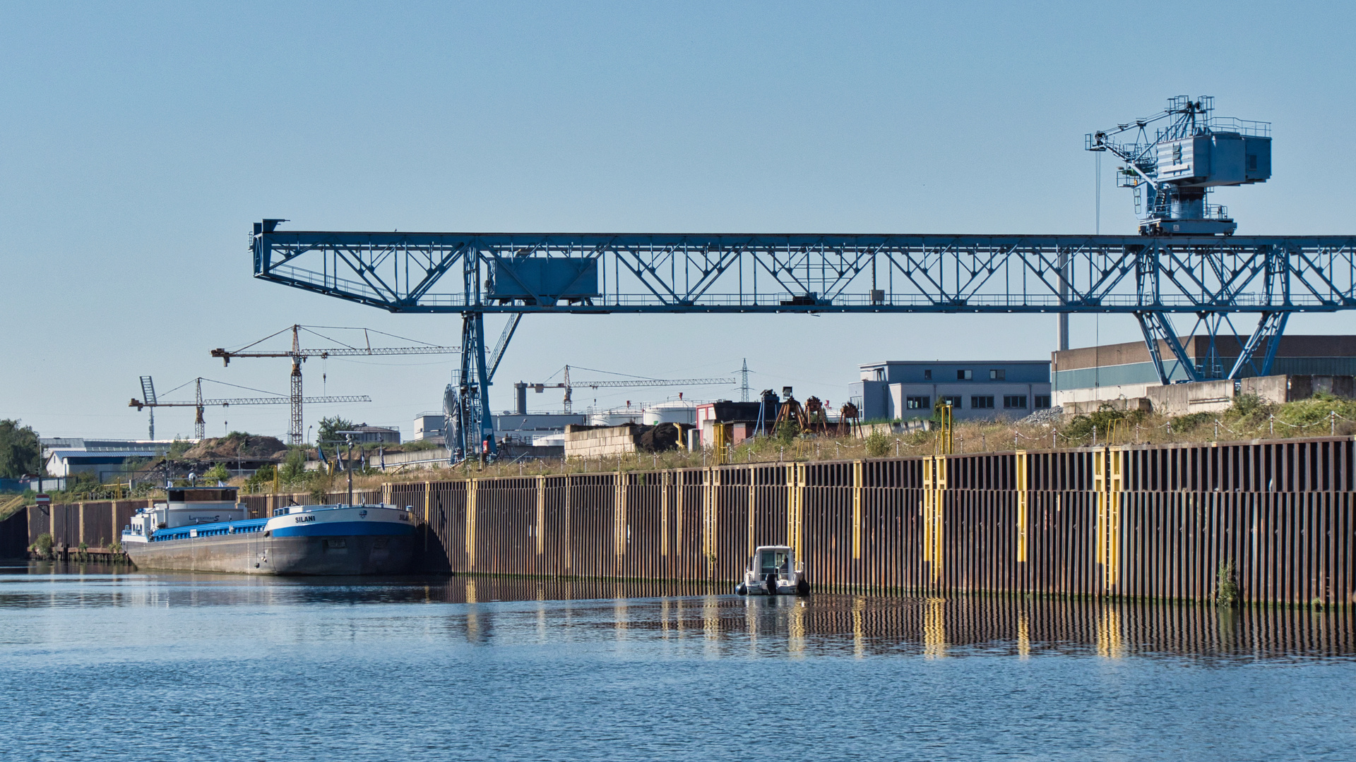 Portalkran im Hafen Essen