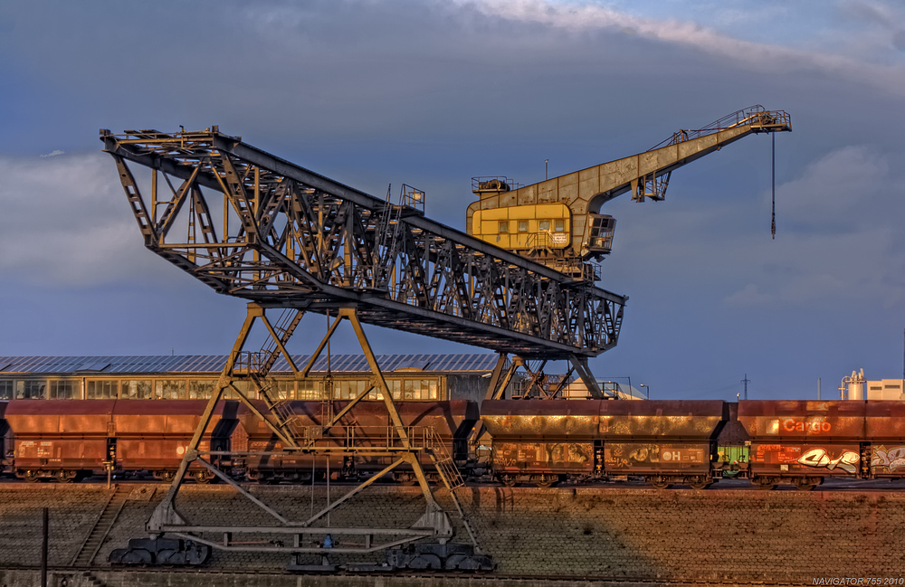 Portalkran im Hafen Neuß