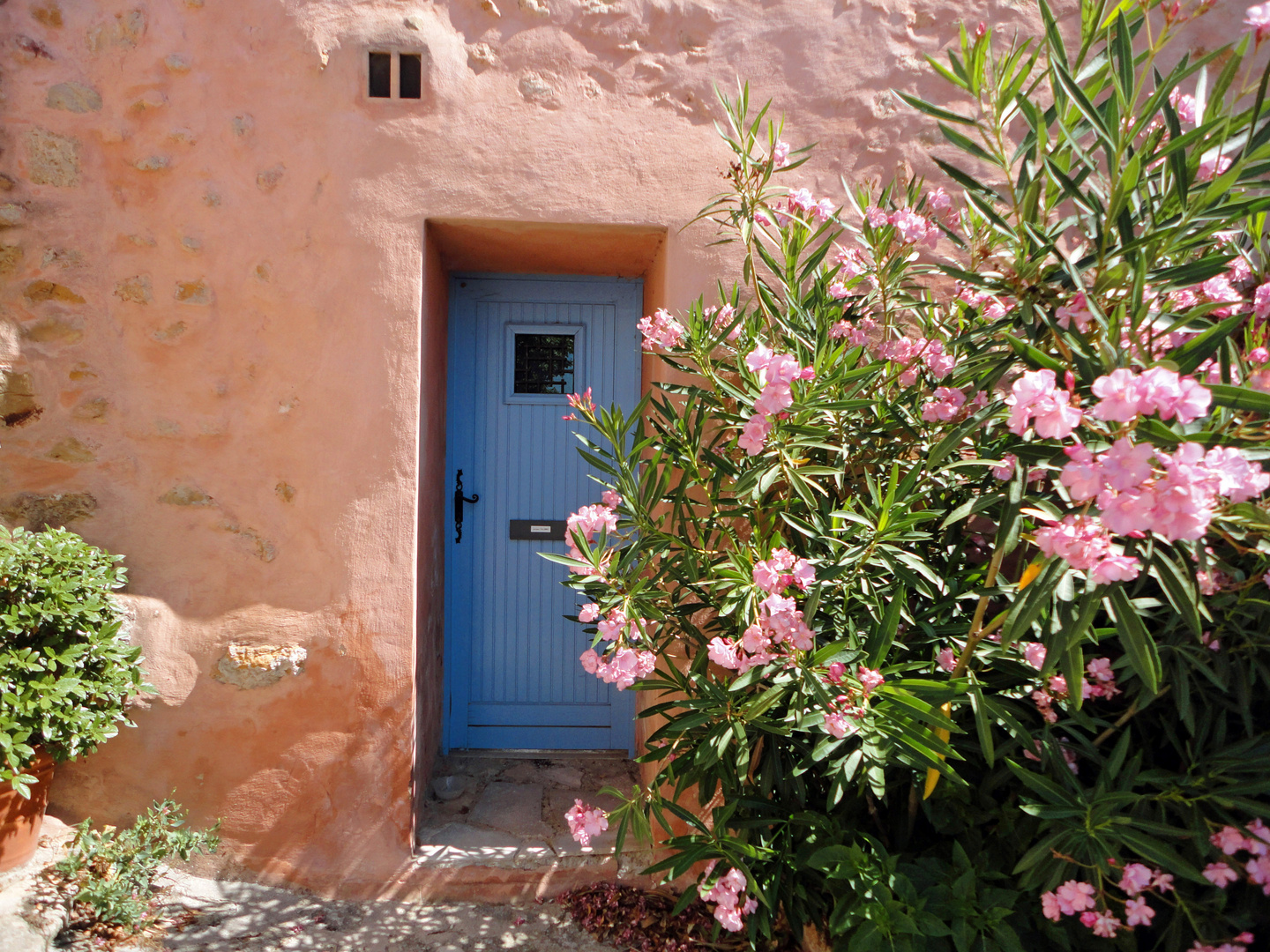 Porte bleue