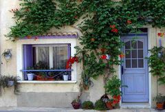 Porte bleue avec fenetre bleue