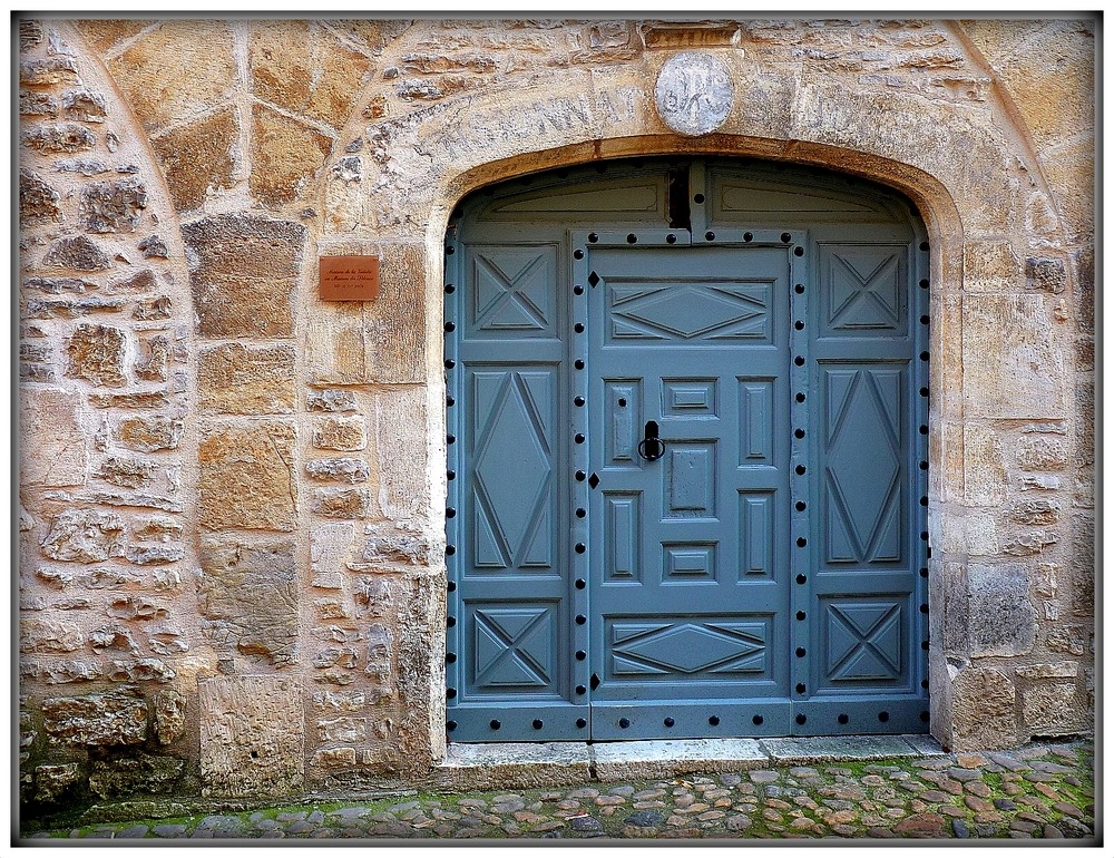 Porte de l'ancien pensionnat .