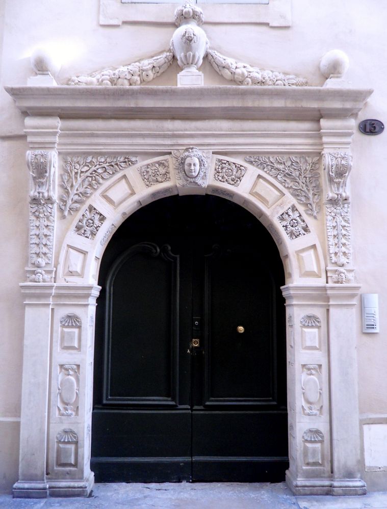 Porte de l'Hotel Besserié - Nimes